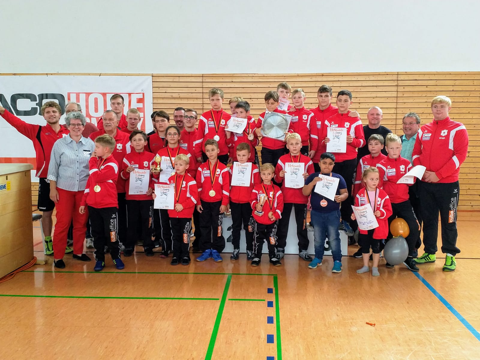 Pokal um den MACO-Cup beim Ringer-Nachwuchs